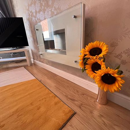 Contractors Or Family House - M1 Nottingham - Ikea Retail Park - Catkin Drive - 2 Bed Home With Driveway, Private Garden, Sleeps 4 - Tv'S In All Rooms Giltbrook Exterior foto