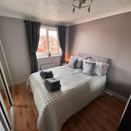 Contractors Or Family House - M1 Nottingham - Ikea Retail Park - Catkin Drive - 2 Bed Home With Driveway, Private Garden, Sleeps 4 - Tv'S In All Rooms Giltbrook Exterior foto