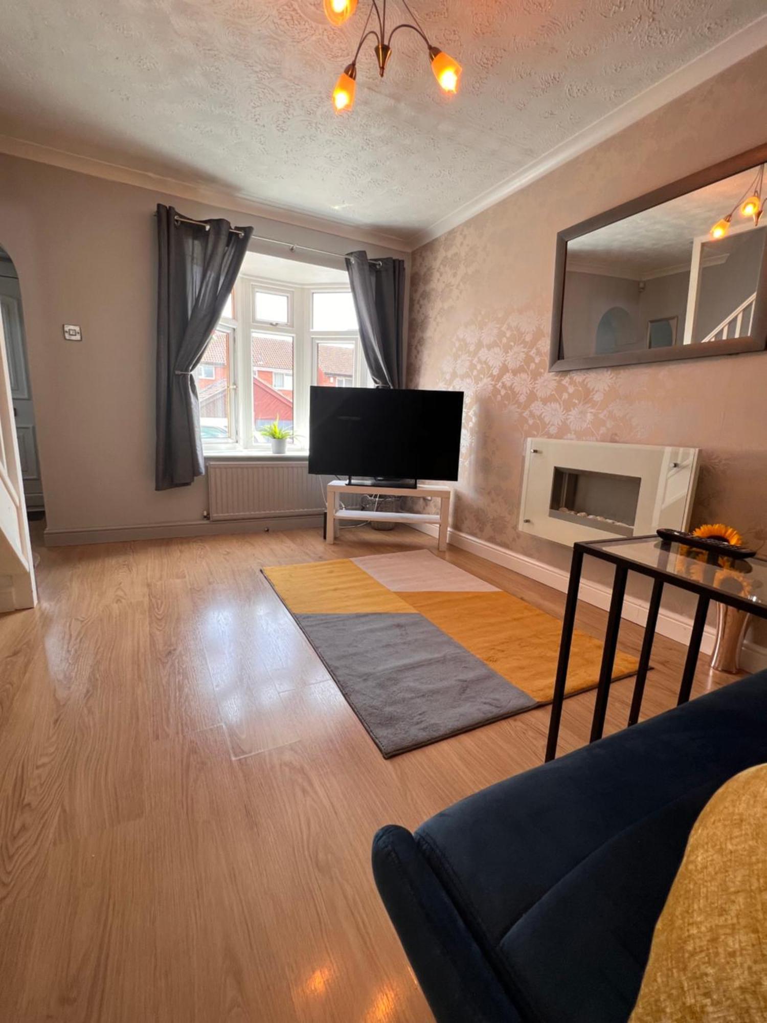 Contractors Or Family House - M1 Nottingham - Ikea Retail Park - Catkin Drive - 2 Bed Home With Driveway, Private Garden, Sleeps 4 - Tv'S In All Rooms Giltbrook Exterior foto