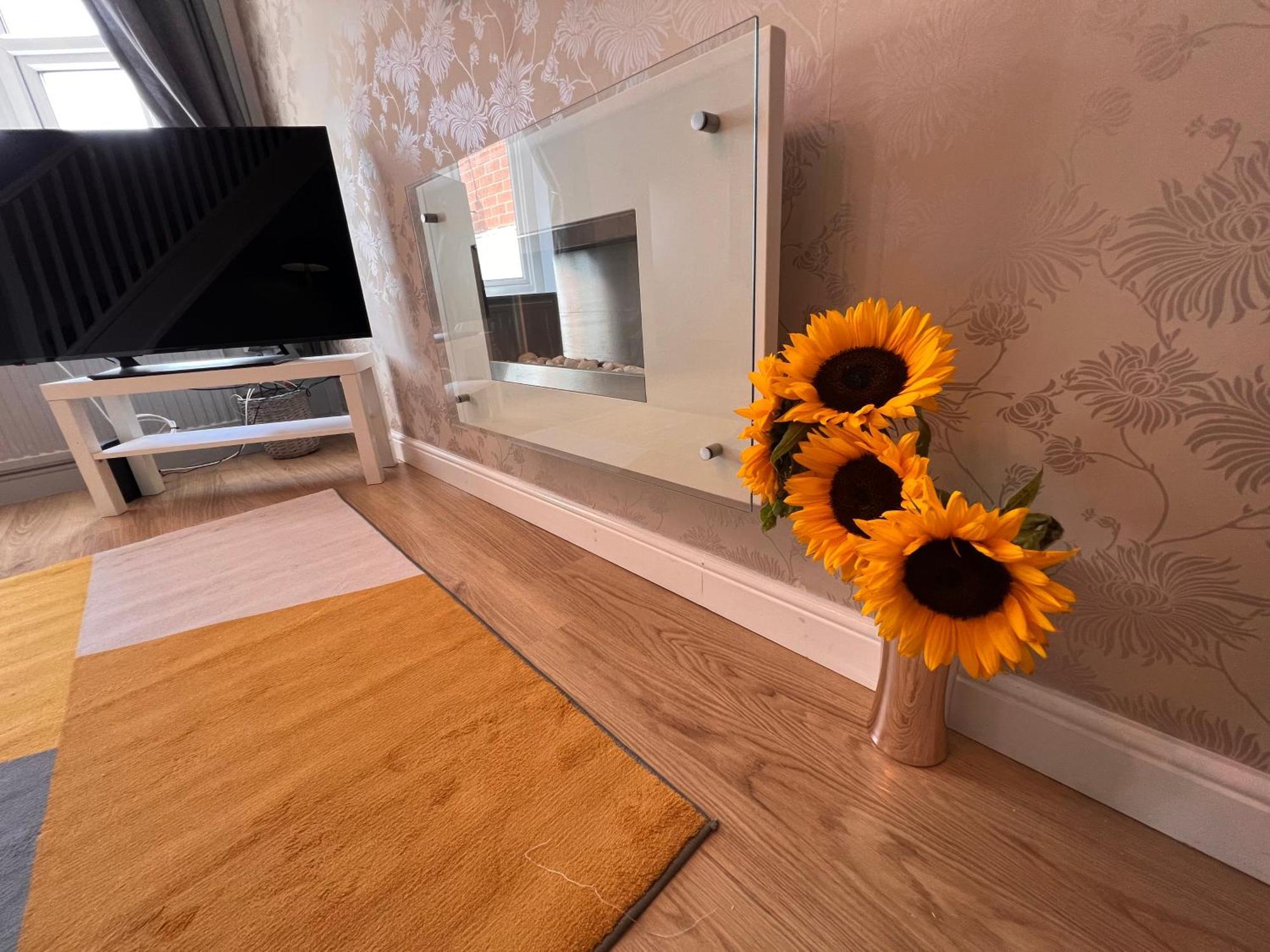Contractors Or Family House - M1 Nottingham - Ikea Retail Park - Catkin Drive - 2 Bed Home With Driveway, Private Garden, Sleeps 4 - Tv'S In All Rooms Giltbrook Exterior foto