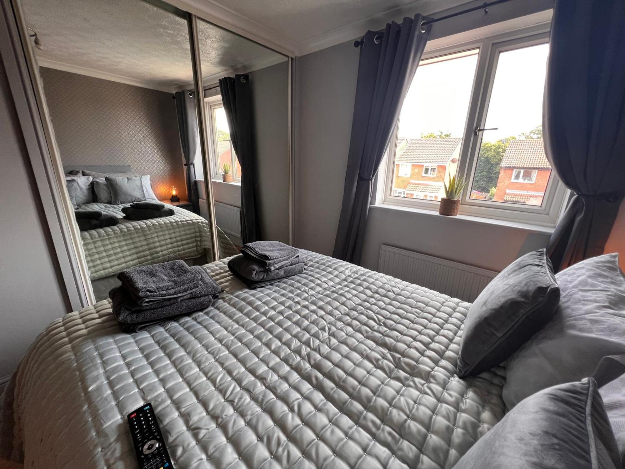 Contractors Or Family House - M1 Nottingham - Ikea Retail Park - Catkin Drive - 2 Bed Home With Driveway, Private Garden, Sleeps 4 - Tv'S In All Rooms Giltbrook Exterior foto