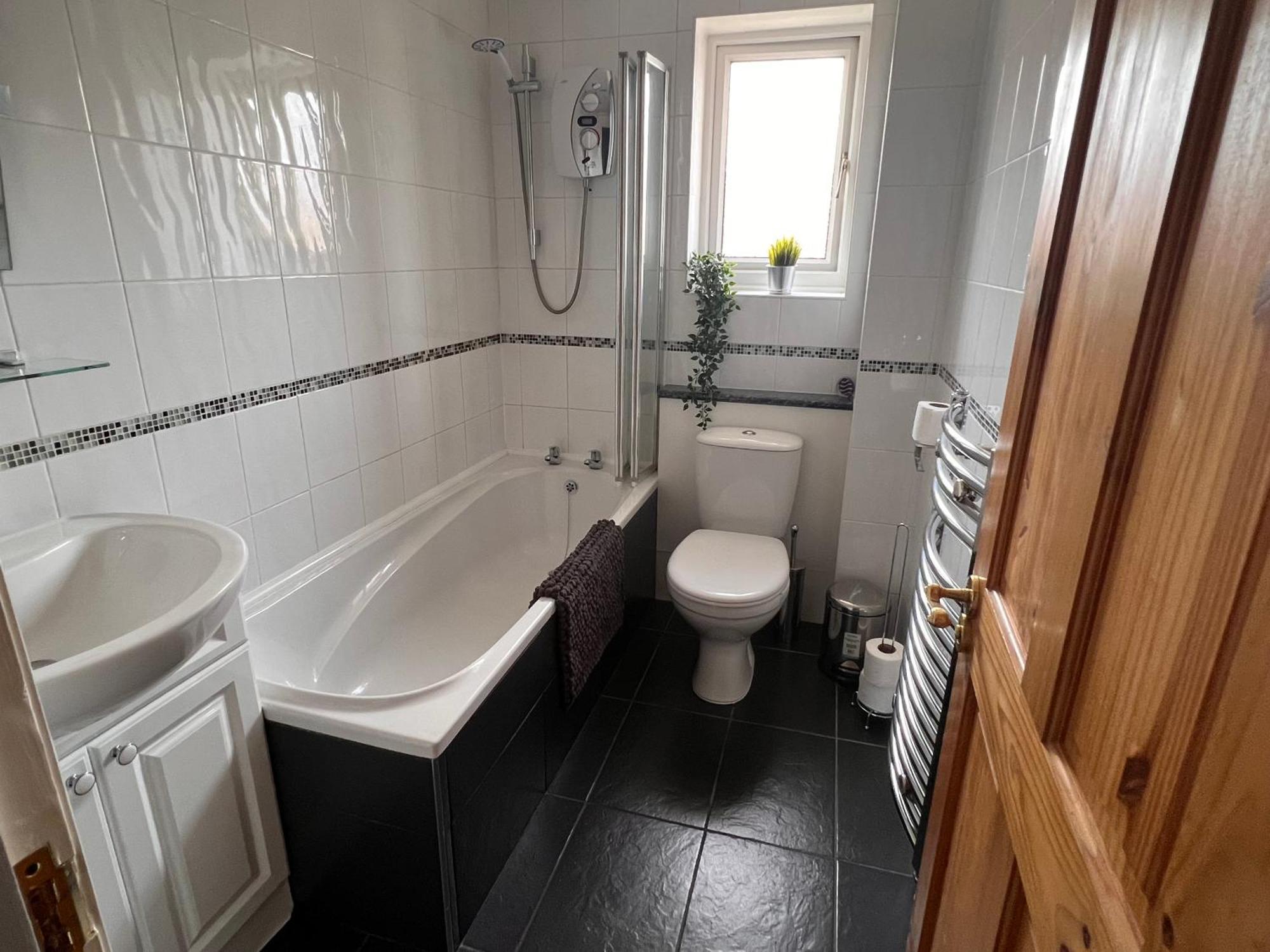 Contractors Or Family House - M1 Nottingham - Ikea Retail Park - Catkin Drive - 2 Bed Home With Driveway, Private Garden, Sleeps 4 - Tv'S In All Rooms Giltbrook Exterior foto