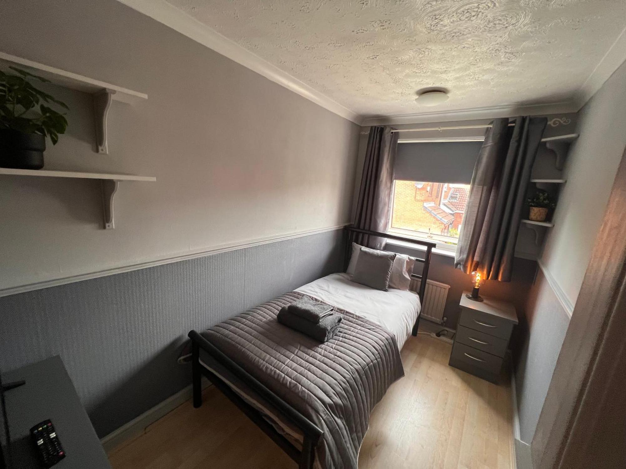 Contractors Or Family House - M1 Nottingham - Ikea Retail Park - Catkin Drive - 2 Bed Home With Driveway, Private Garden, Sleeps 4 - Tv'S In All Rooms Giltbrook Exterior foto